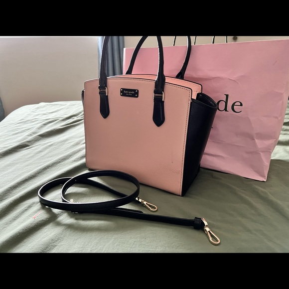 SOLD - ✨ Kate spade purse ♠️ - Picture 2 of 4